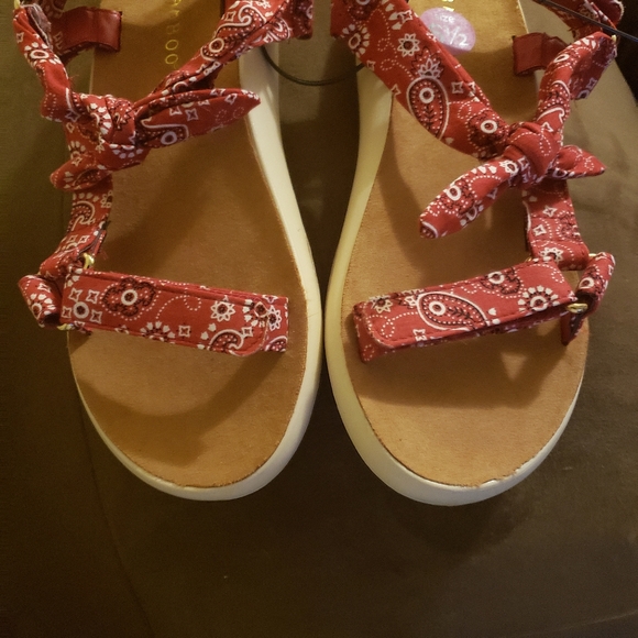Bandana velcro sandals. - Picture 4 of 5